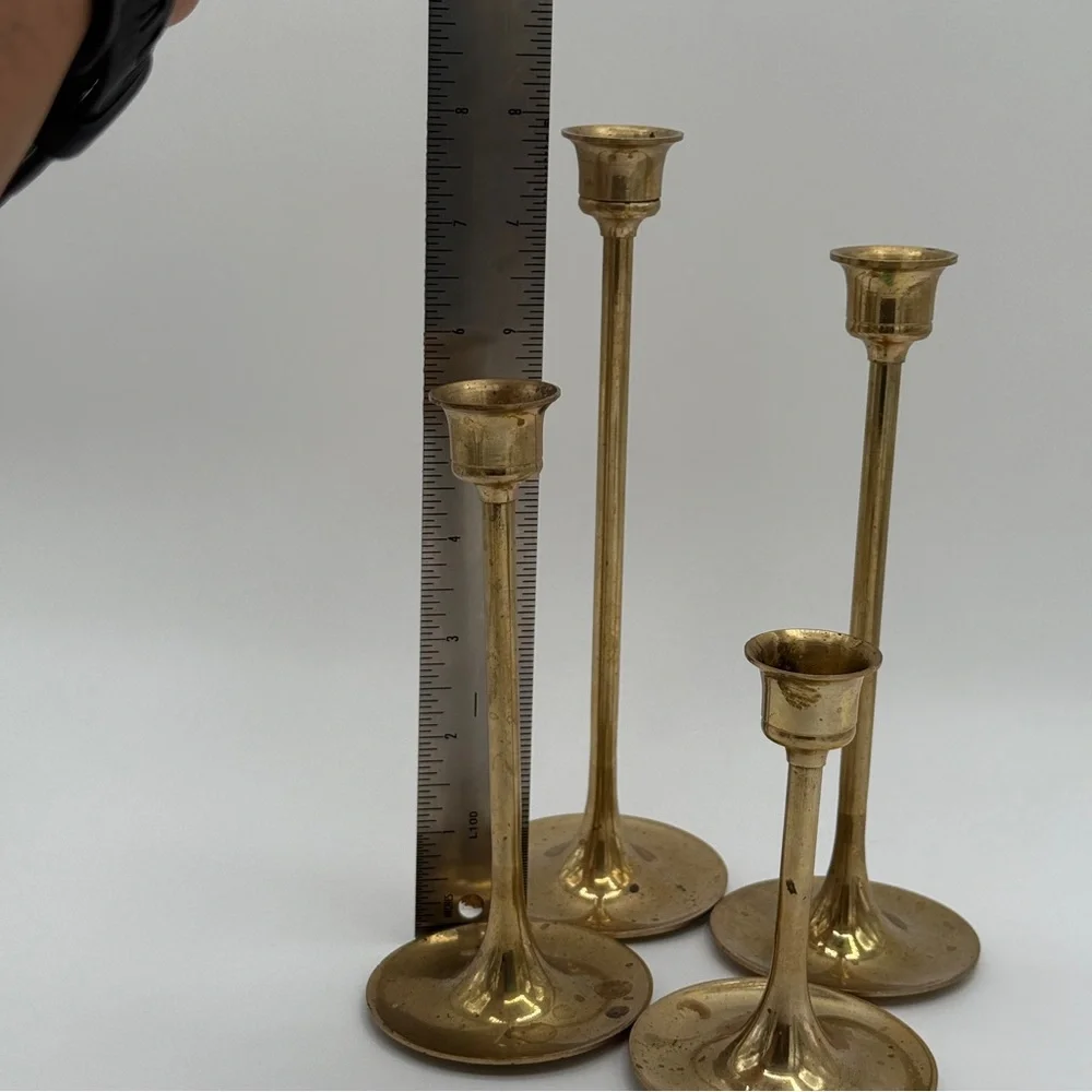 set of four brass candlesticks of varying heights holiday vintage cottagecore - Picture 4 of 7